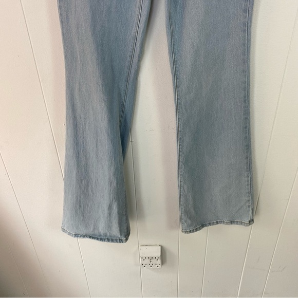 Universal Thread Women's 4 Tall Blue Light Wash Stretch High-Rise Flare Jeans - Picture 4 of 12